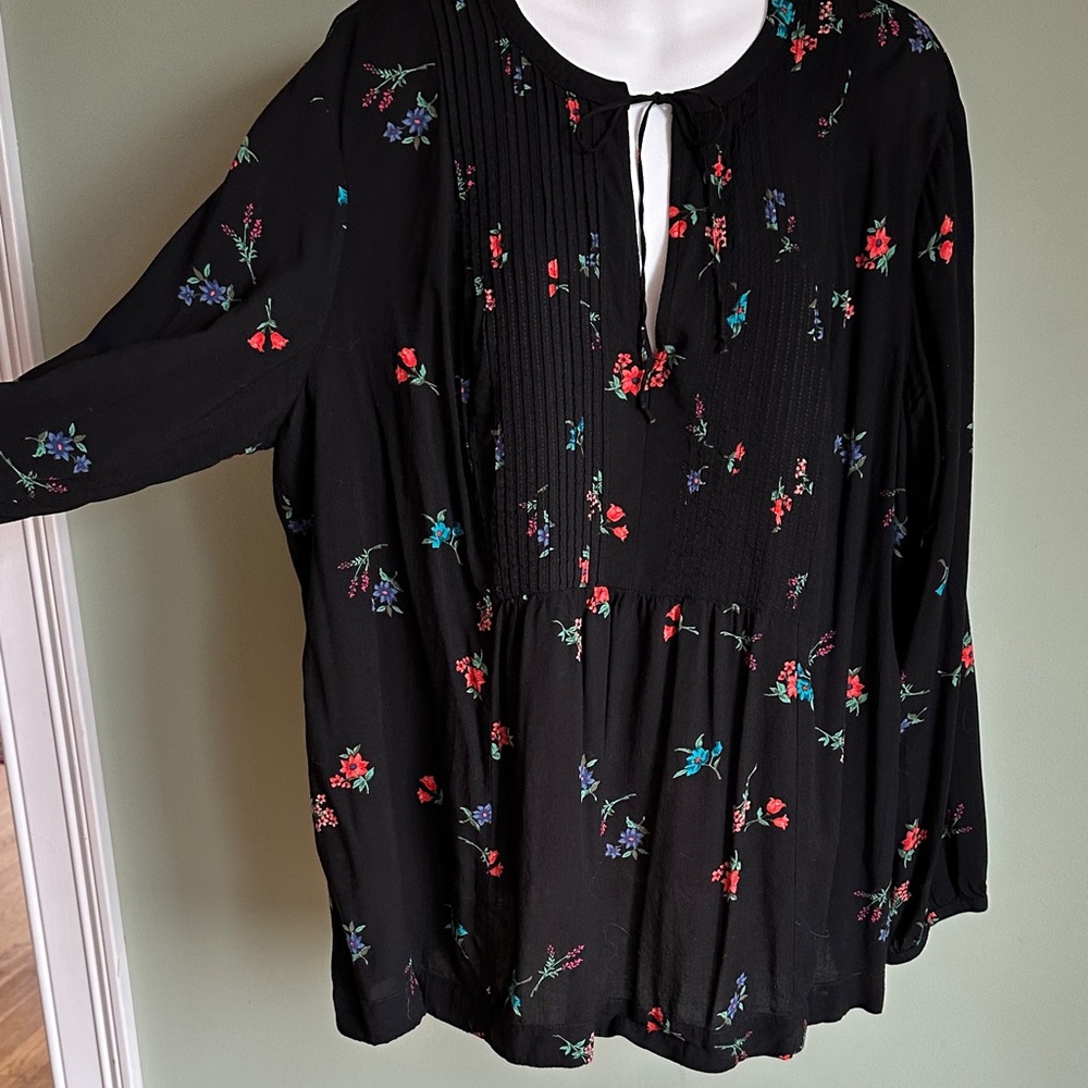 Old Navy Floral Black Women's Top size XL Long Sleeve - Picture 4 of 10